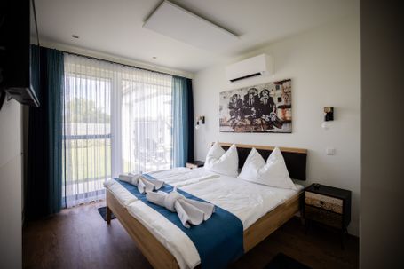 Schlafzimmer mit Gartenblick